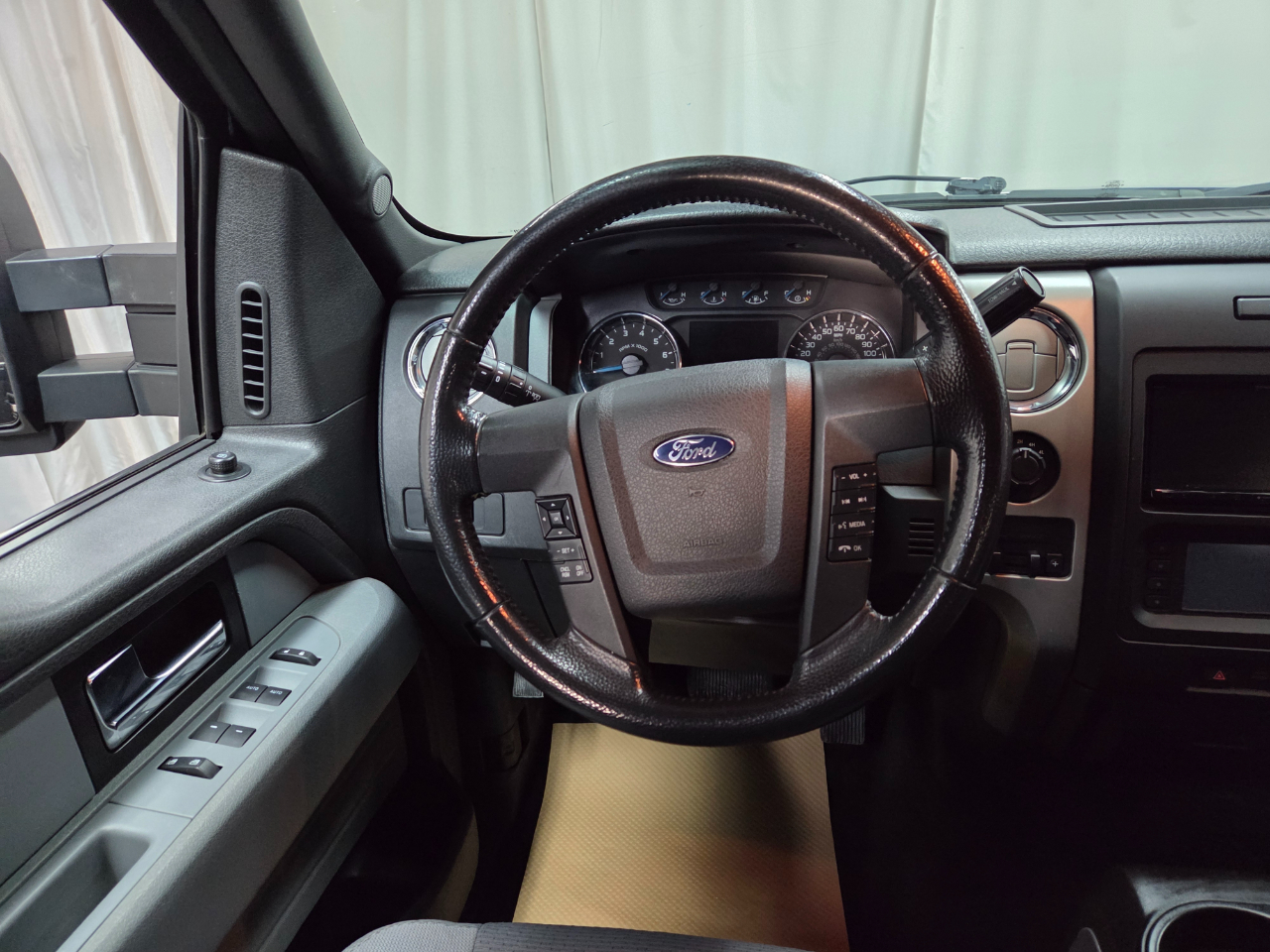 Ford F-150 XLT SuperCrew Short Bed 4WD 2014