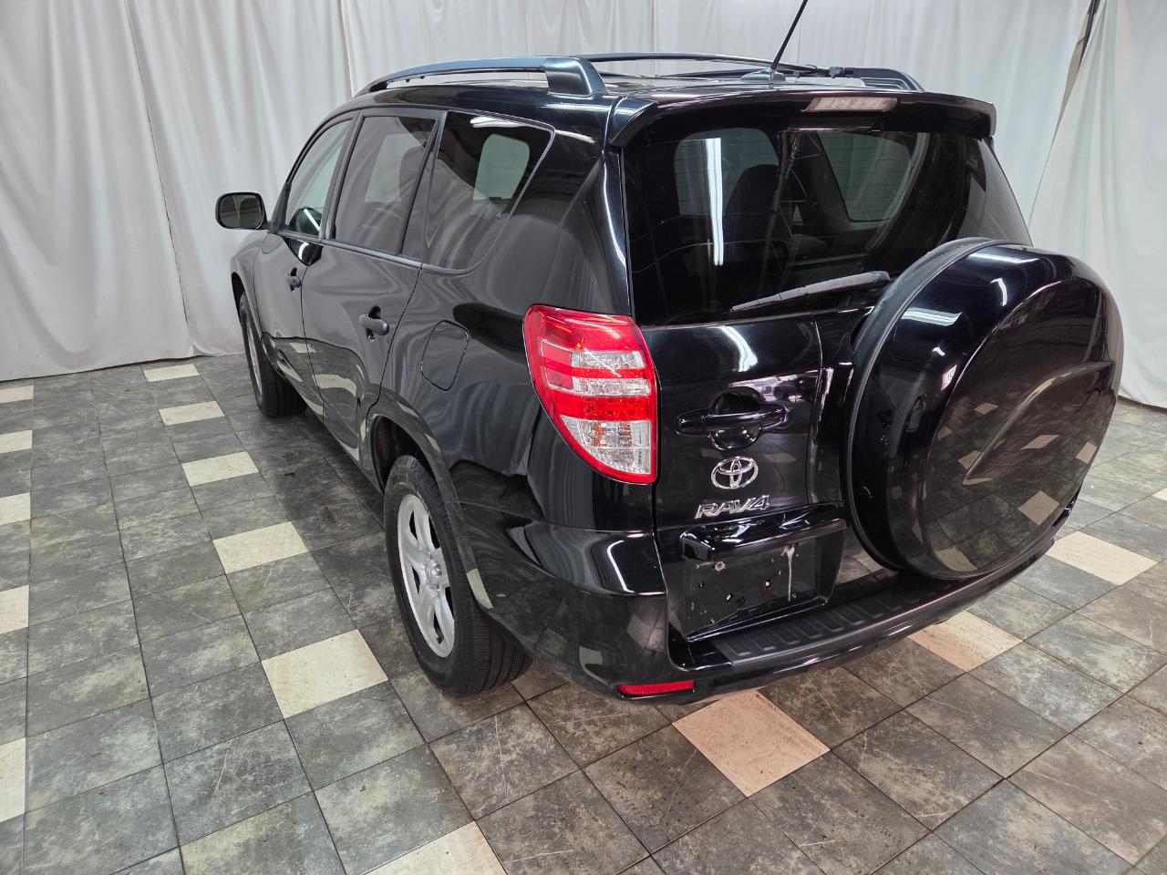 Toyota RAV4 Base I4 4WD 2012