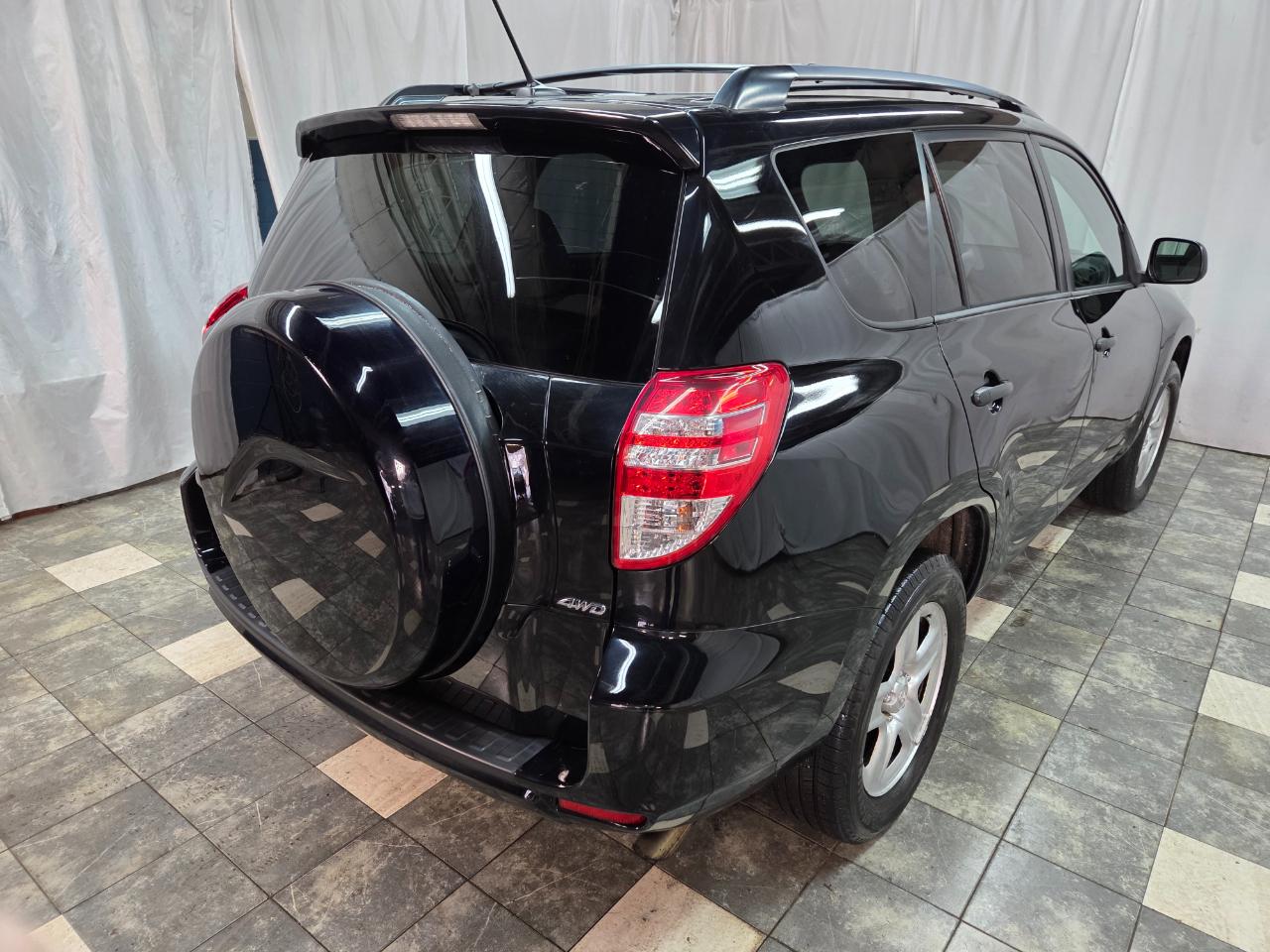 Toyota RAV4 Base I4 4WD 2012