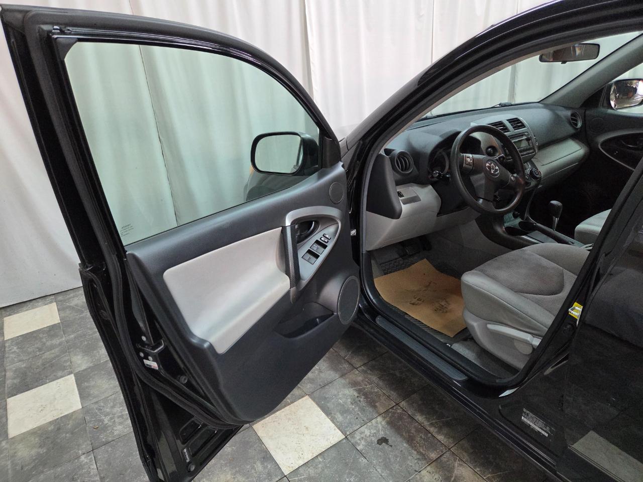 Toyota RAV4 Base I4 4WD 2012