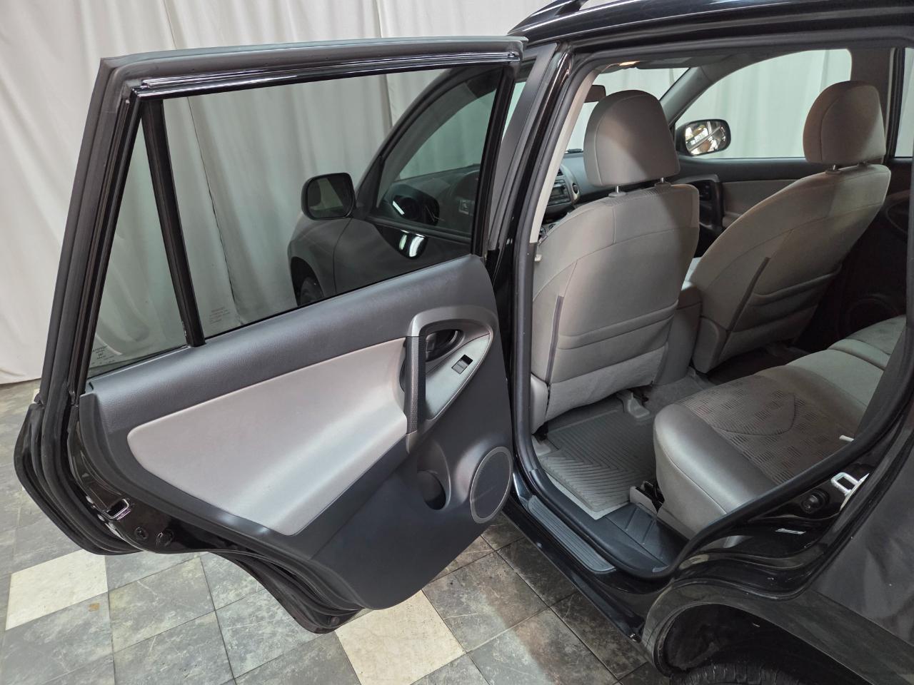 Toyota RAV4 Base I4 4WD 2012