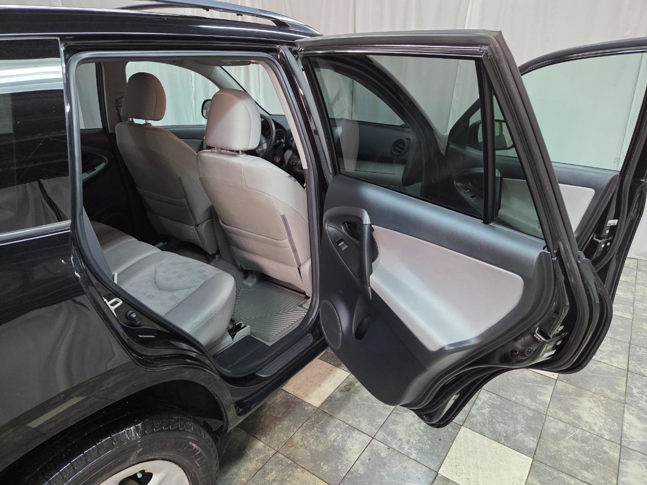 Toyota RAV4 Base I4 4WD 2012