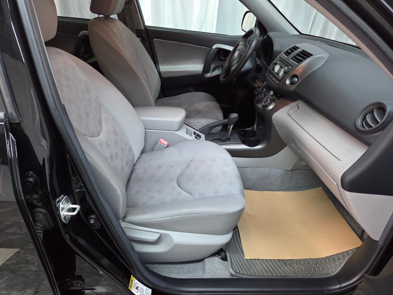 Toyota RAV4 Base I4 4WD 2012