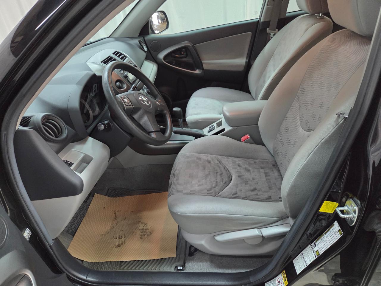 Toyota RAV4 Base I4 4WD 2012