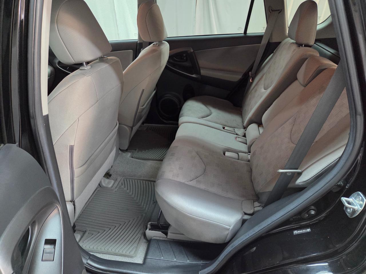 Toyota RAV4 Base I4 4WD 2012