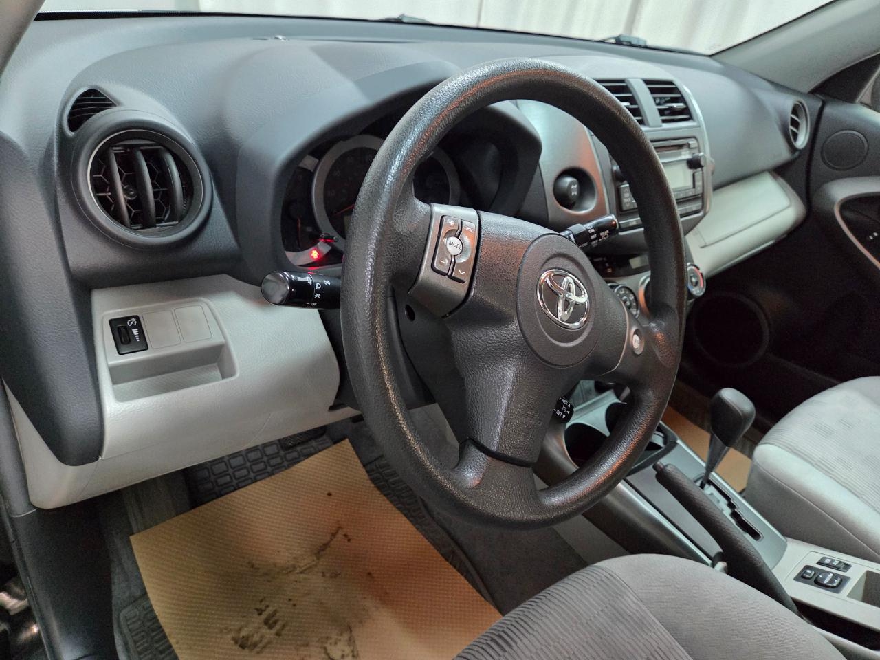 Toyota RAV4 Base I4 4WD 2012