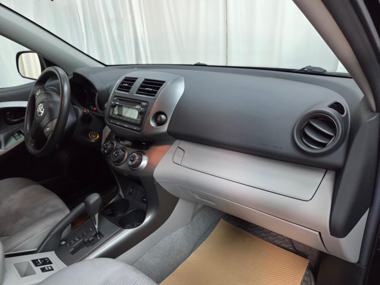 Toyota RAV4 Base I4 4WD 2012