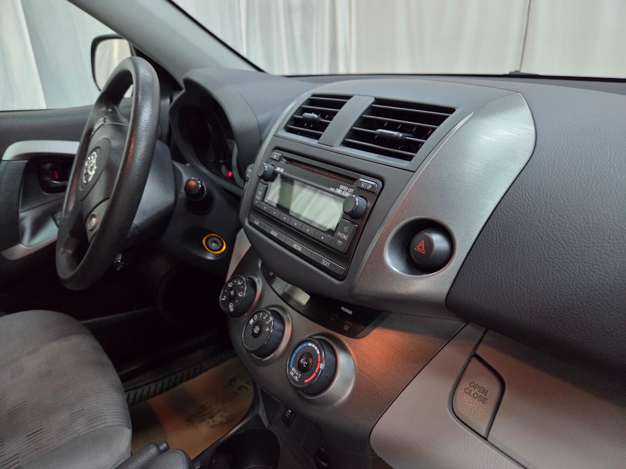 Toyota RAV4 Base I4 4WD 2012
