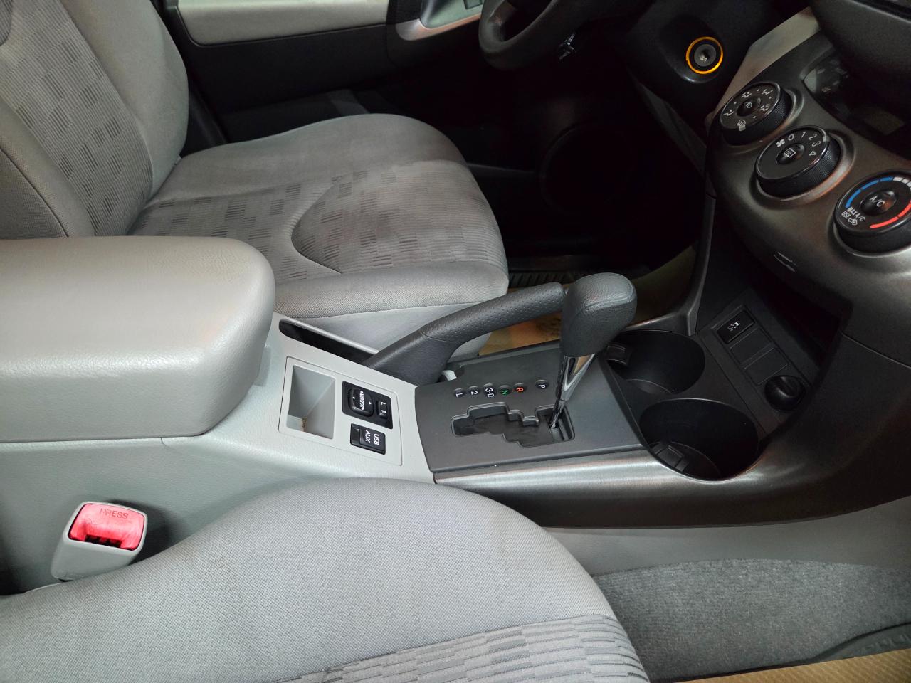 Toyota RAV4 Base I4 4WD 2012