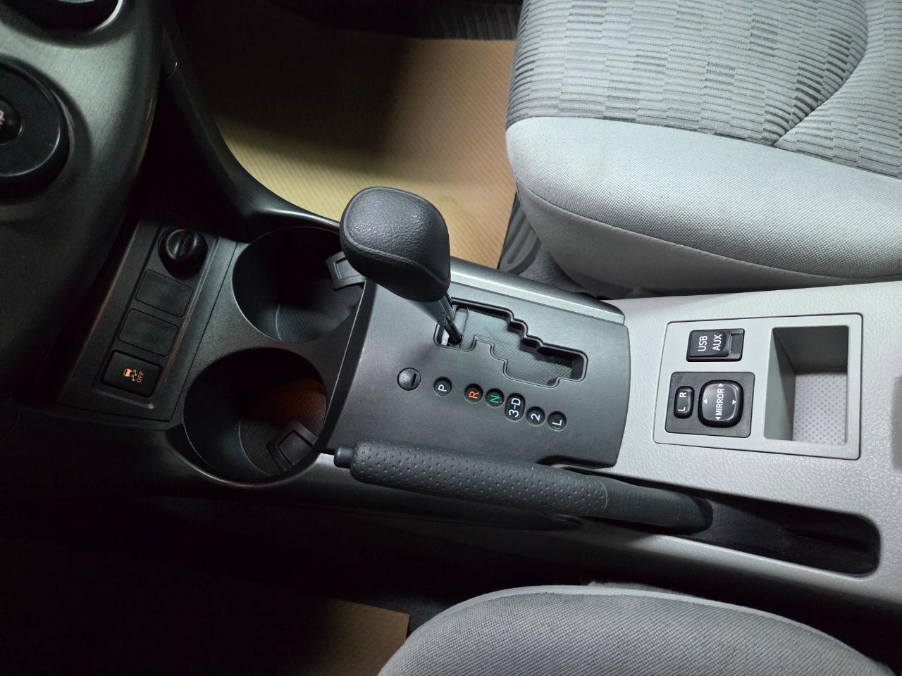 Toyota RAV4 Base I4 4WD 2012