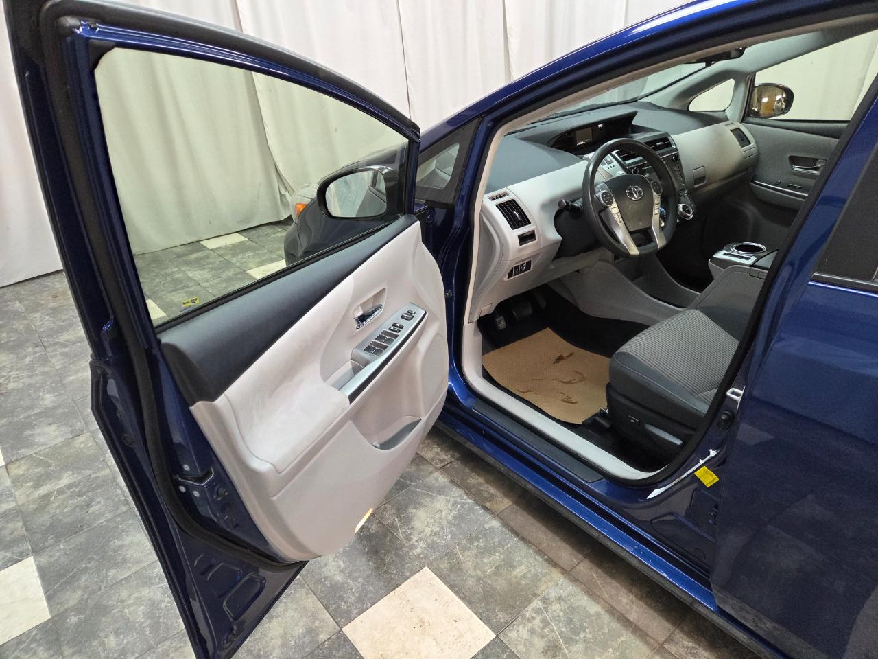 Toyota Prius V Three 2017