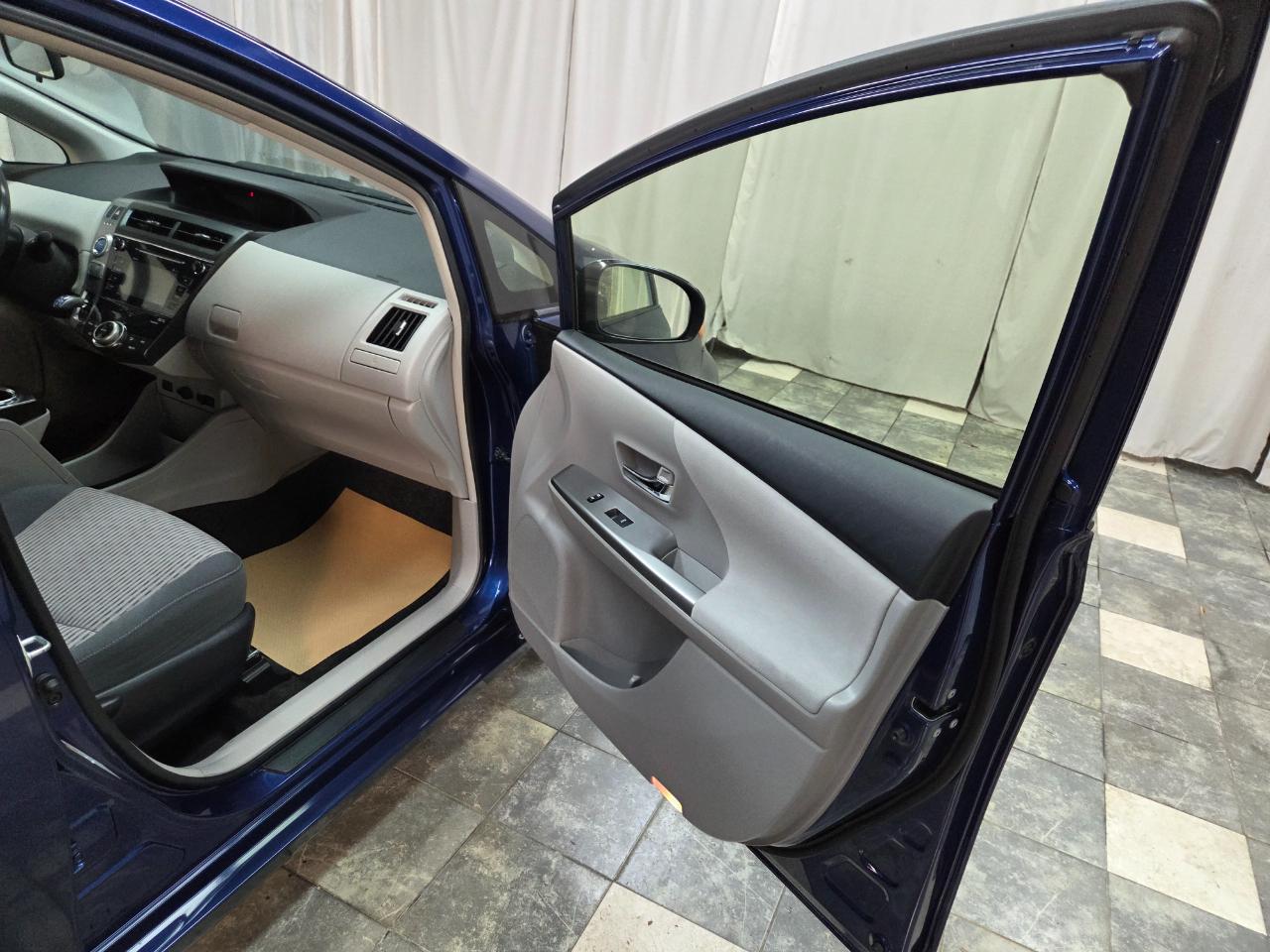 Toyota Prius V Three 2017