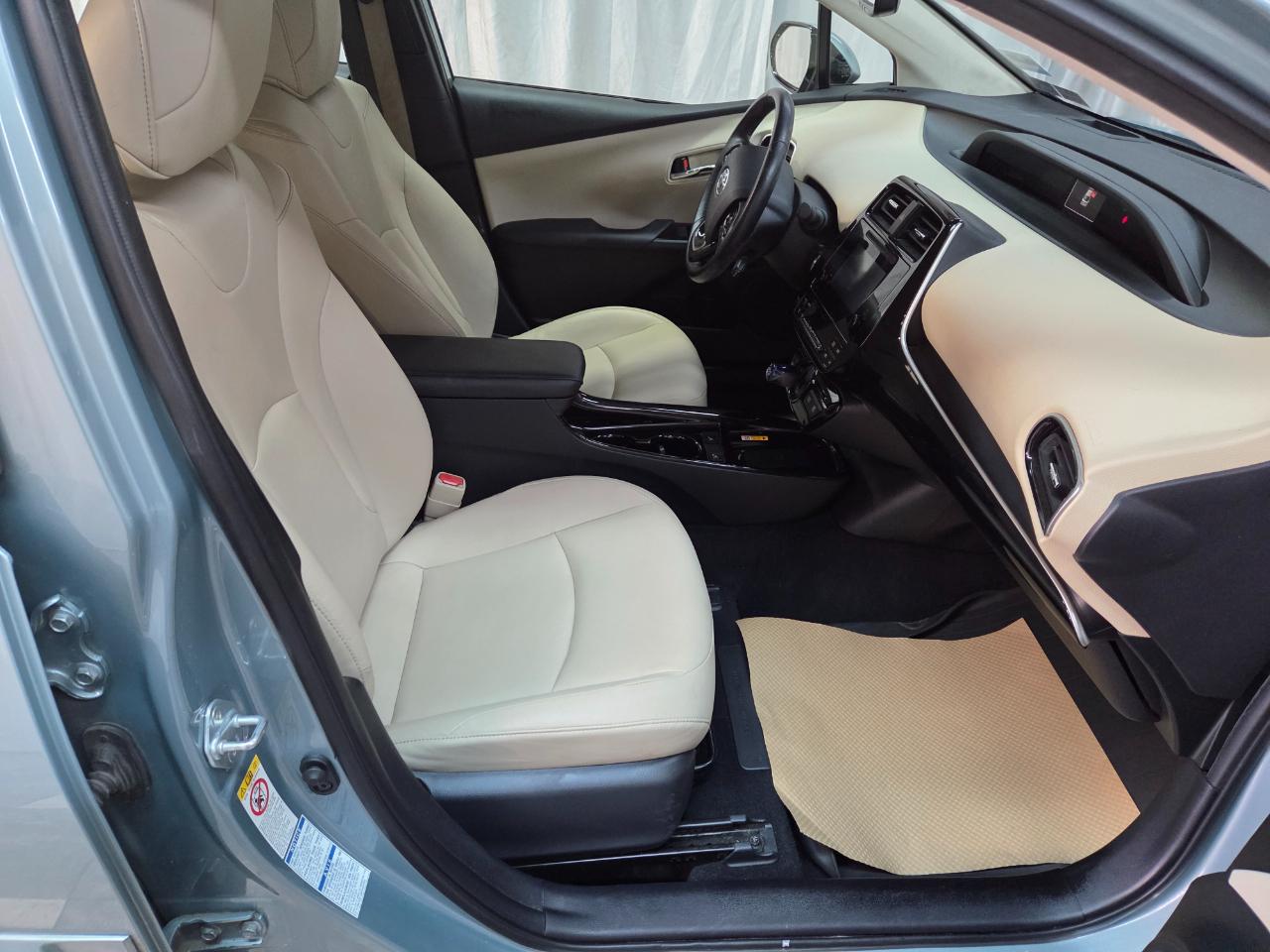 Toyota Prius XLE AWD-e 2019