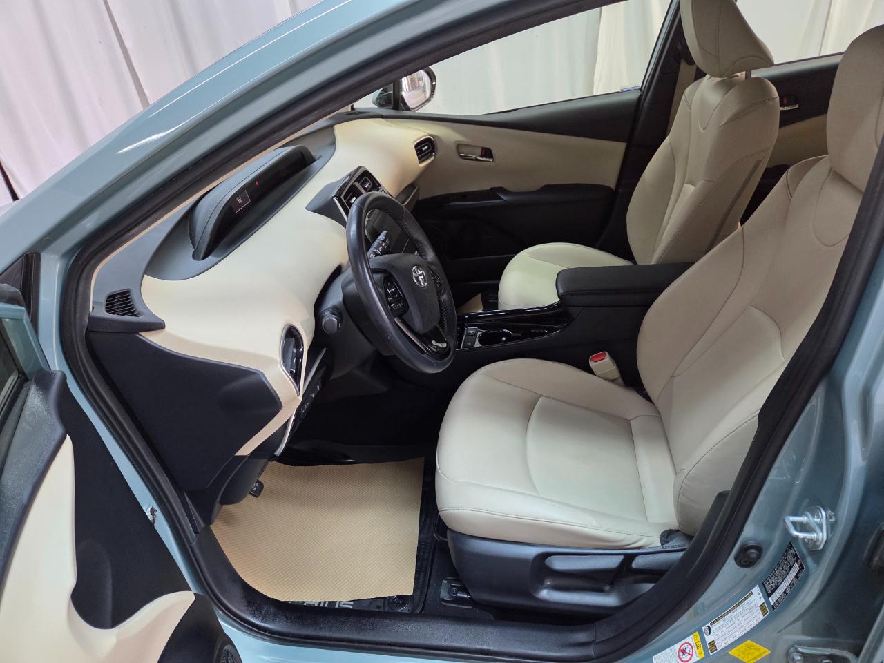 Toyota Prius XLE AWD-e 2019