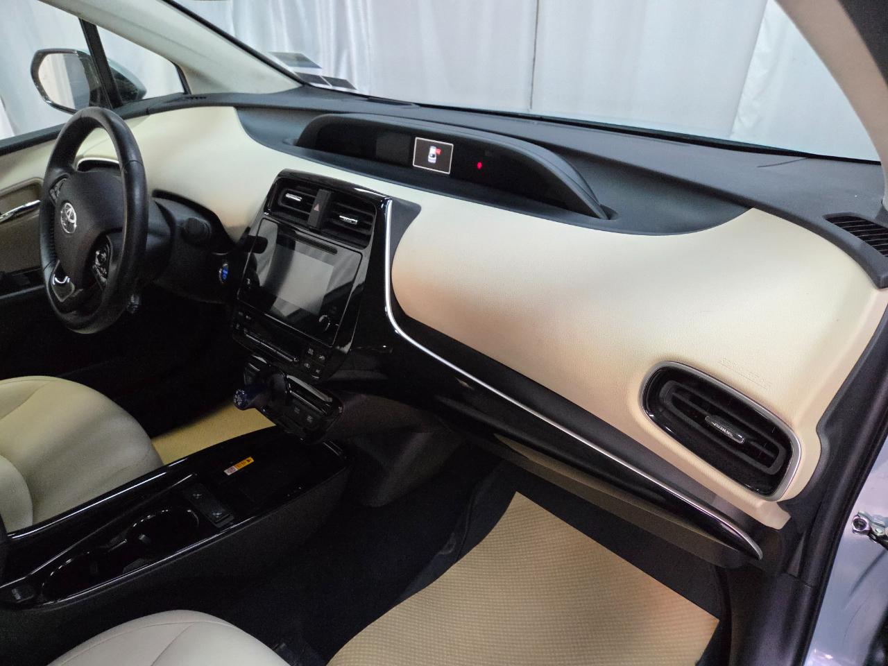 Toyota Prius XLE AWD-e 2019