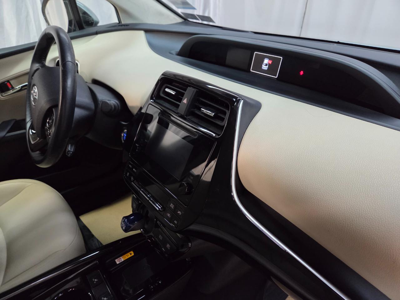 Toyota Prius XLE AWD-e 2019