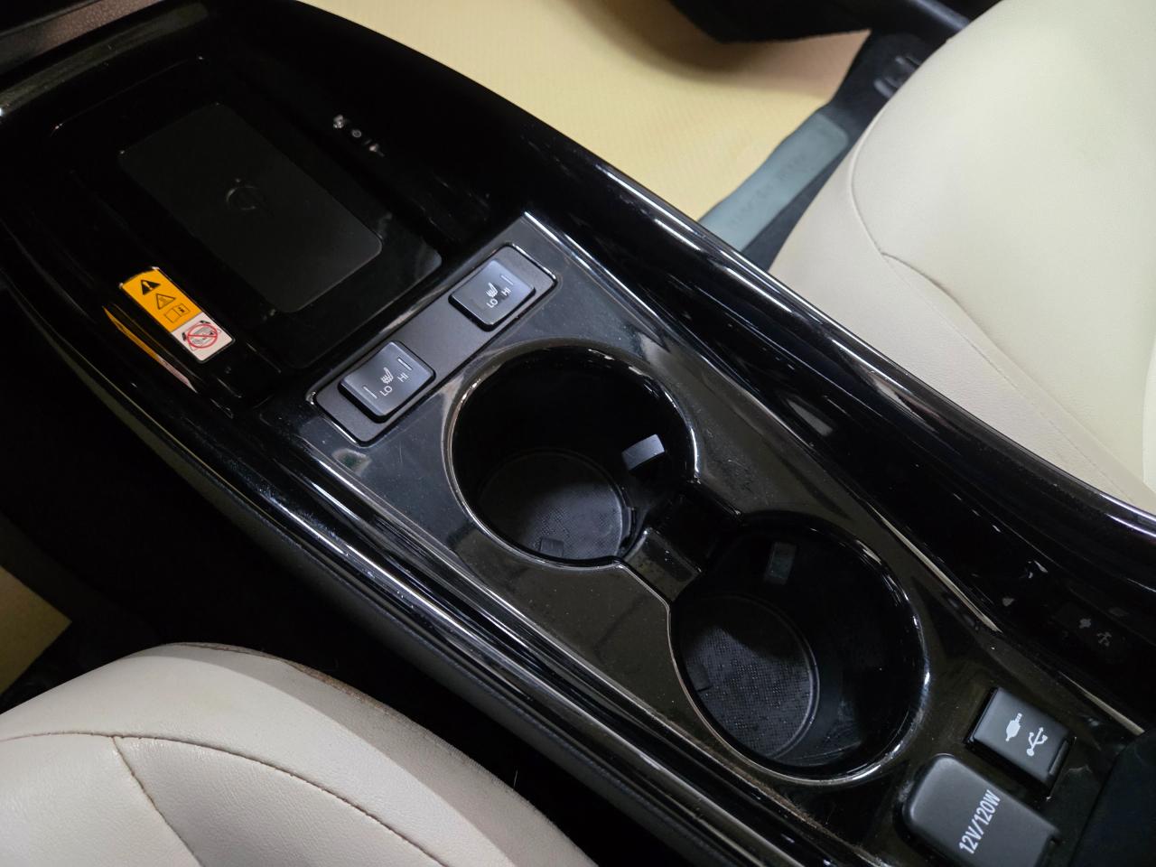 Toyota Prius XLE AWD-e 2019