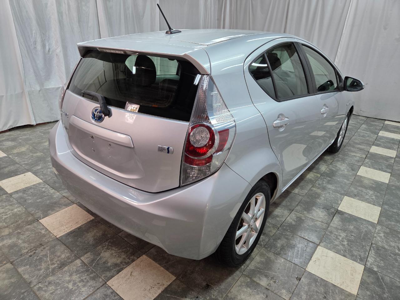 Toyota Prius c One 2012