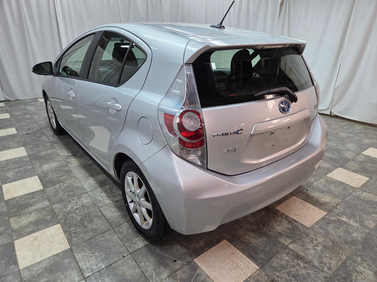 Toyota Prius c One 2012
