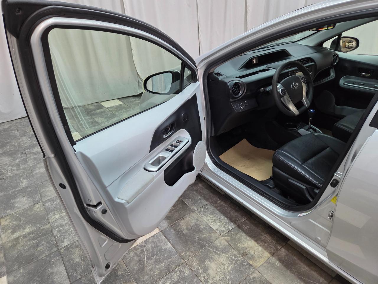 Toyota Prius c One 2012