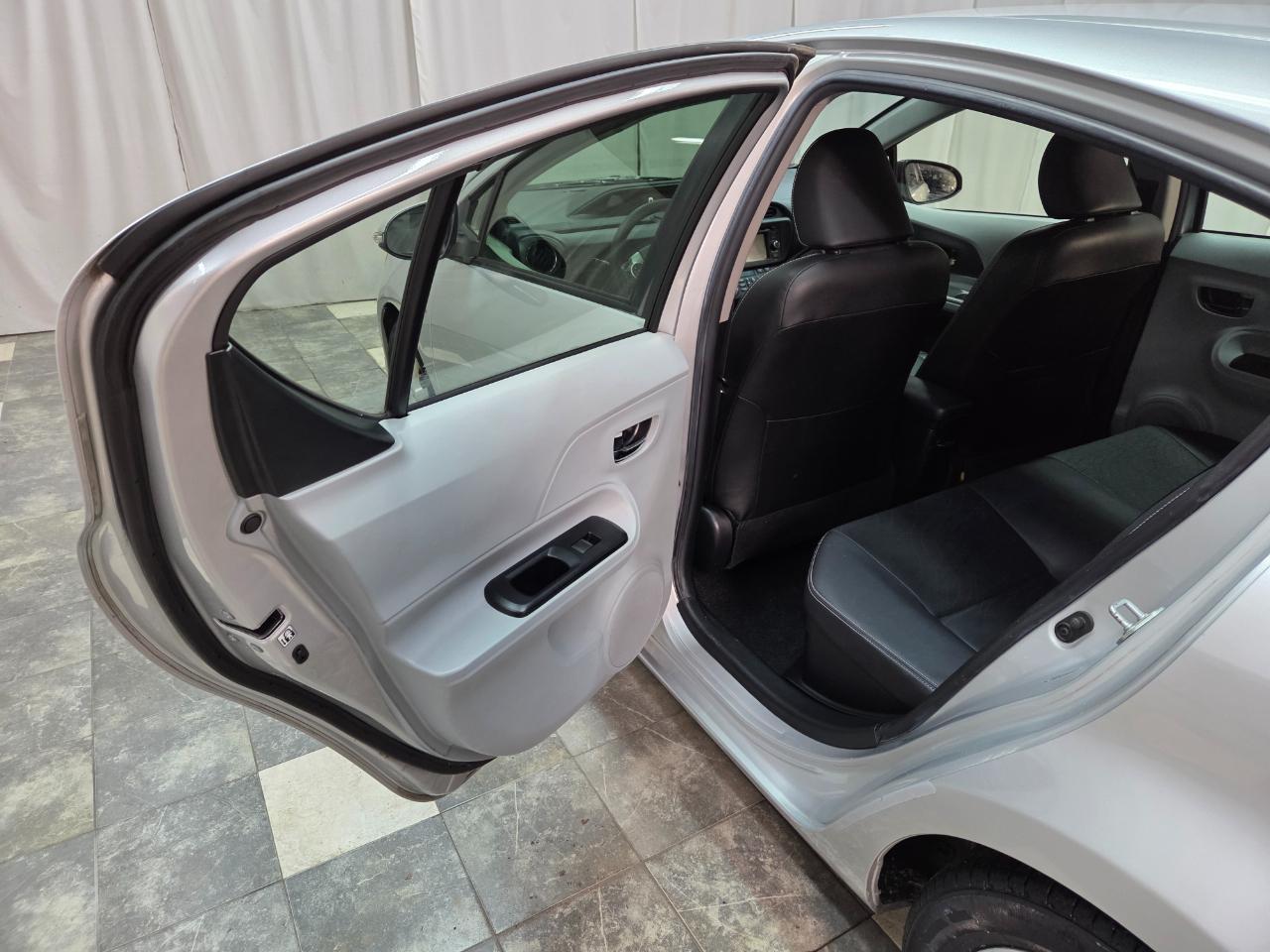 Toyota Prius c One 2012