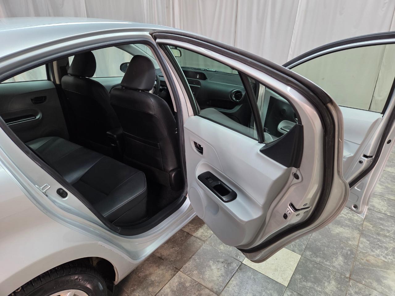 Toyota Prius c One 2012