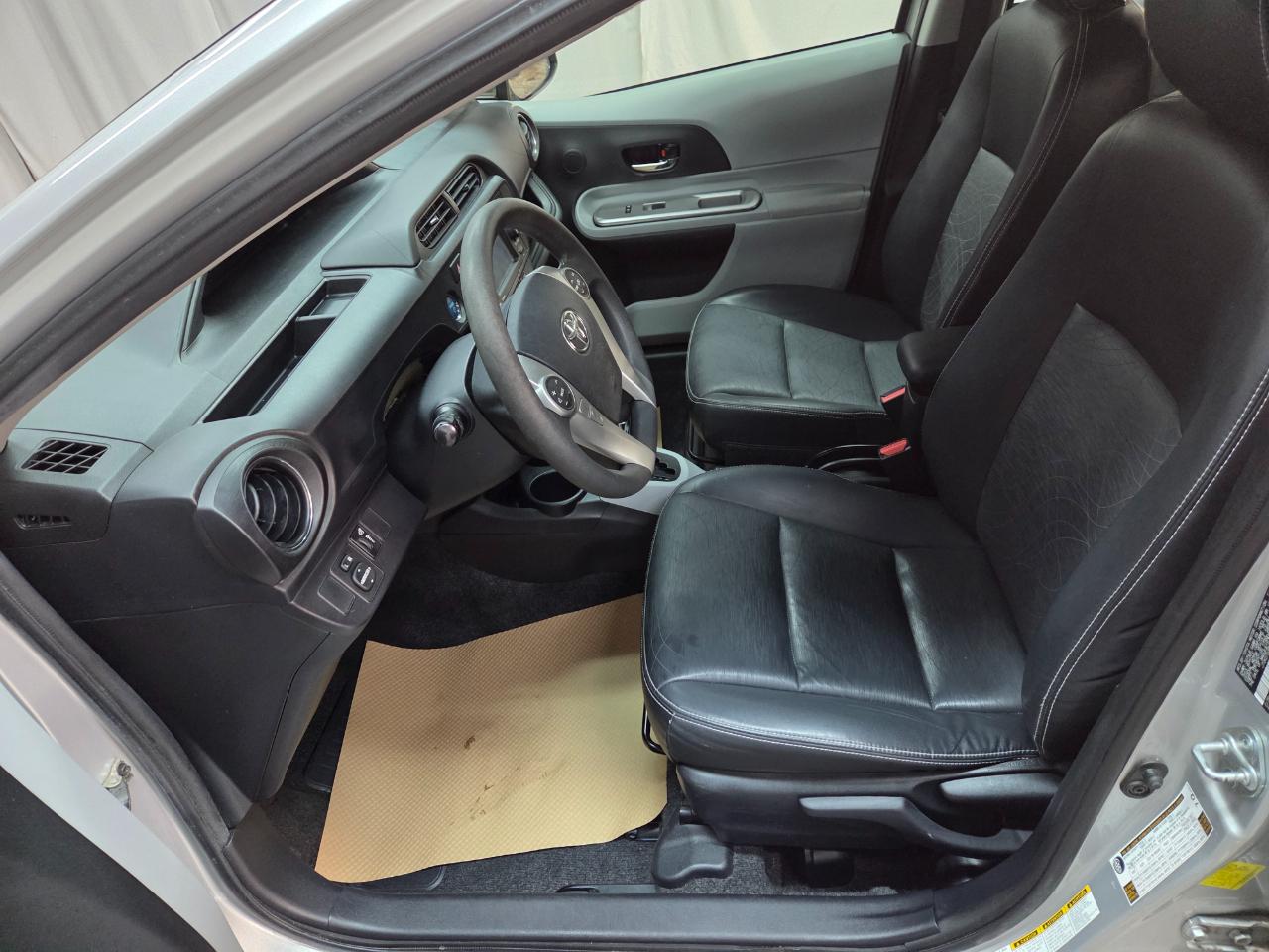 Toyota Prius c One 2012