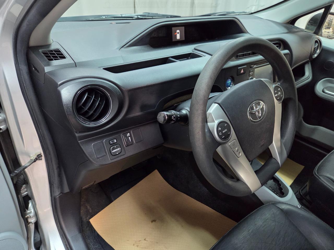 Toyota Prius c One 2012