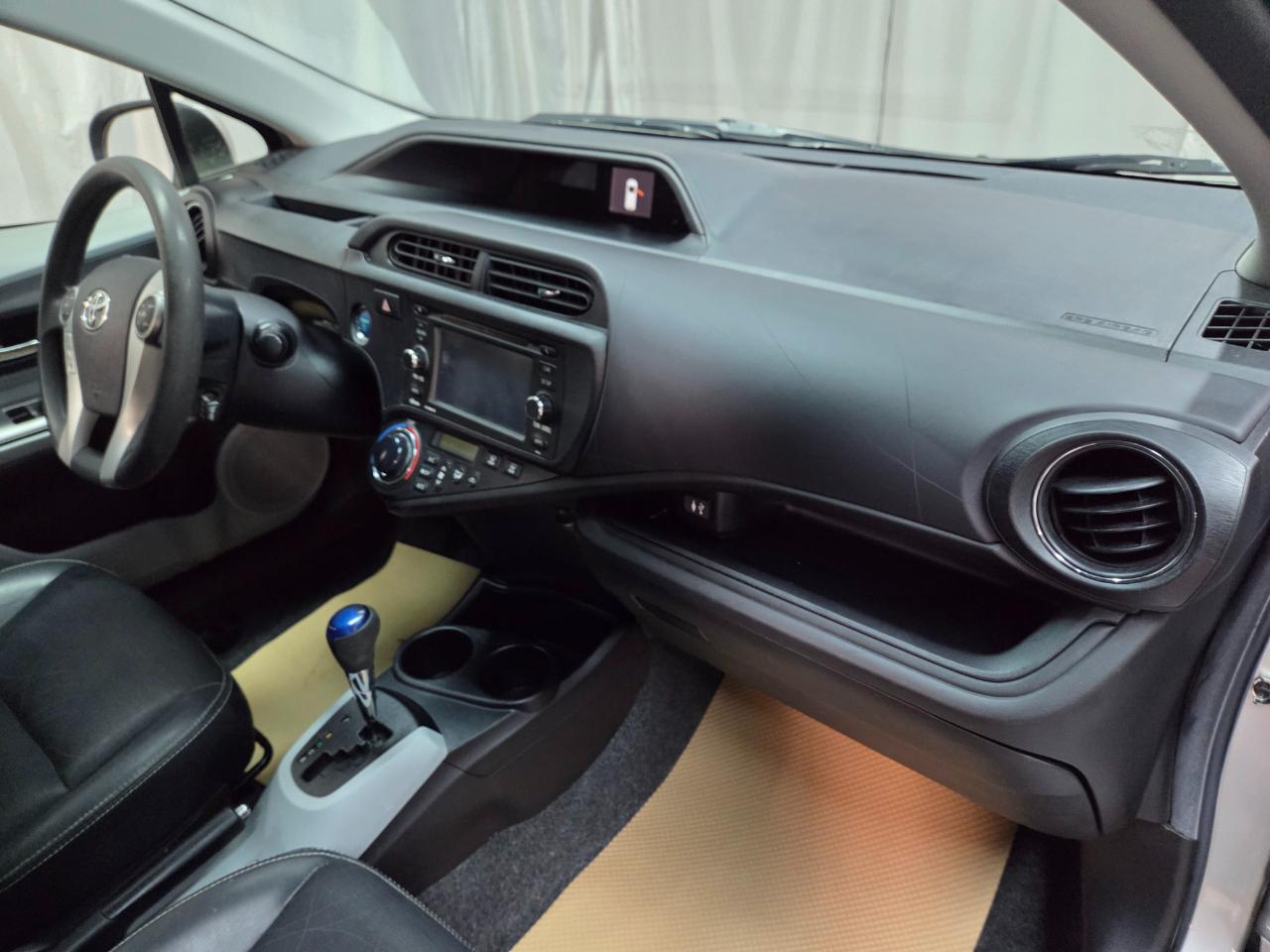 Toyota Prius c One 2012