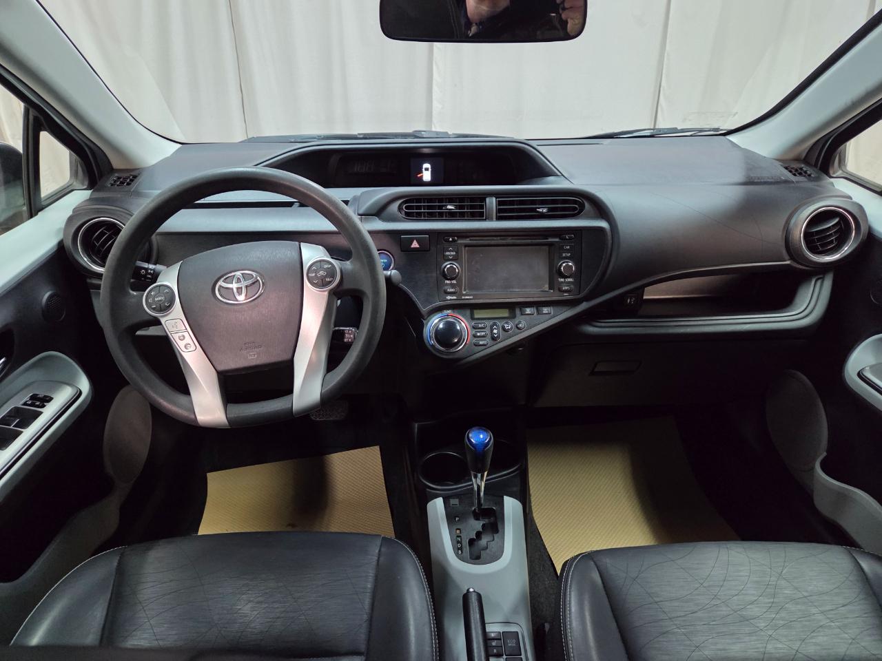 Toyota Prius c One 2012