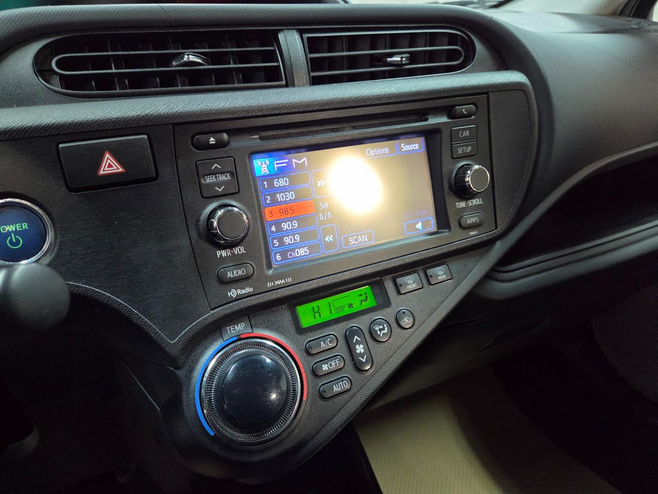 Toyota Prius c One 2012