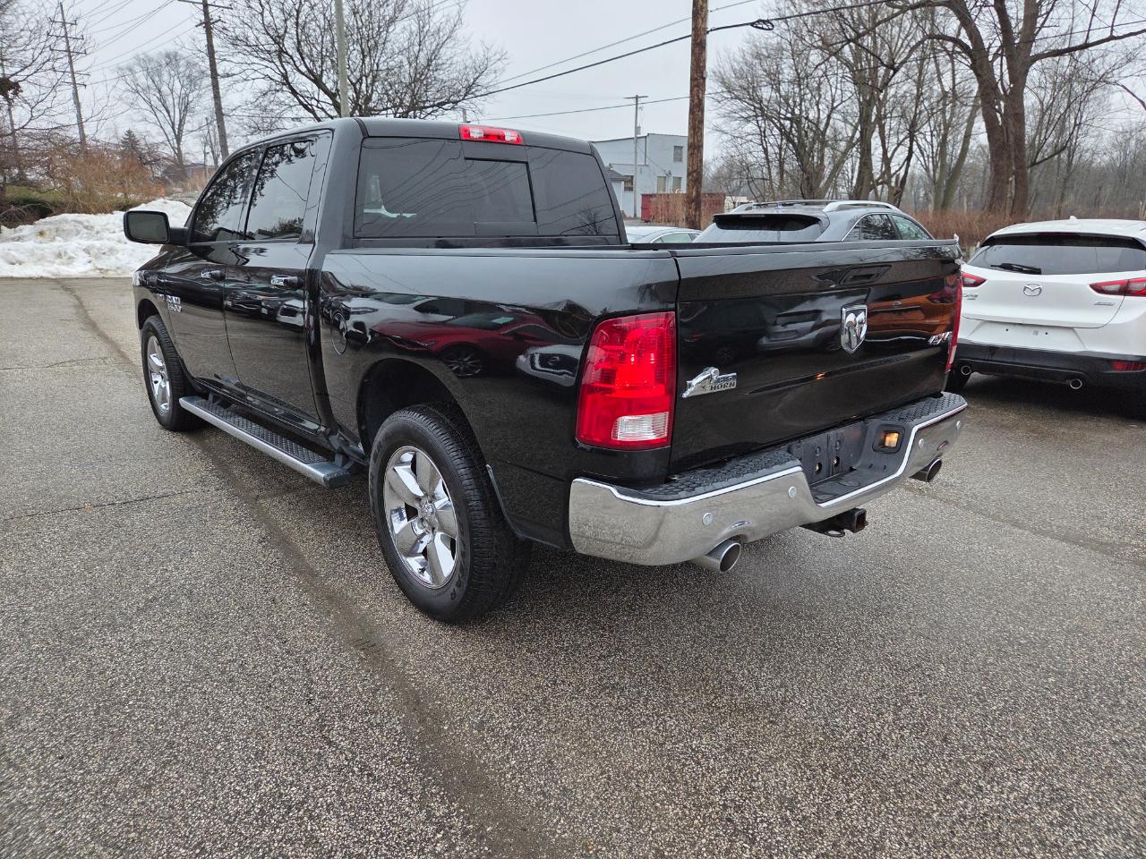 RAM 1500 SLT Crew Cab SWB 4WD 2016