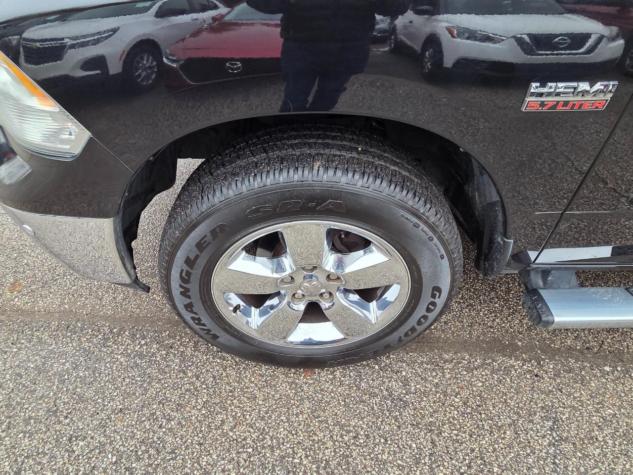 RAM 1500 SLT Crew Cab SWB 4WD 2016