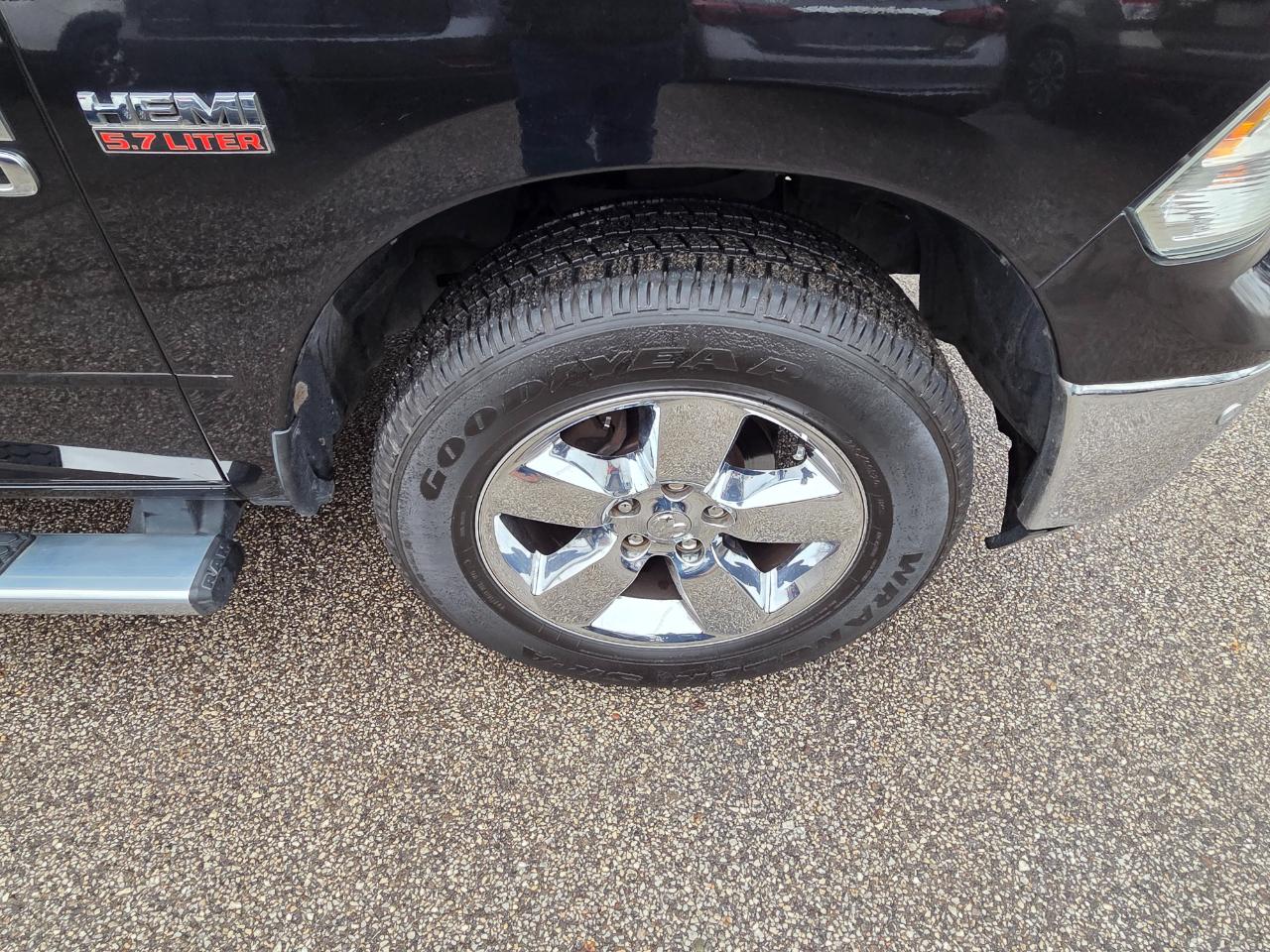 RAM 1500 SLT Crew Cab SWB 4WD 2016