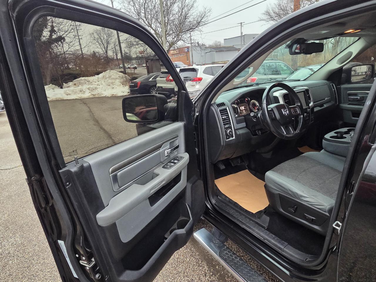 RAM 1500 SLT Crew Cab SWB 4WD 2016