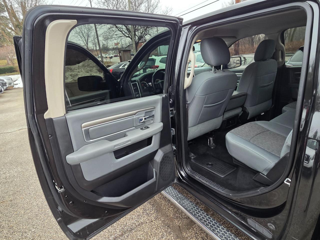 RAM 1500 SLT Crew Cab SWB 4WD 2016