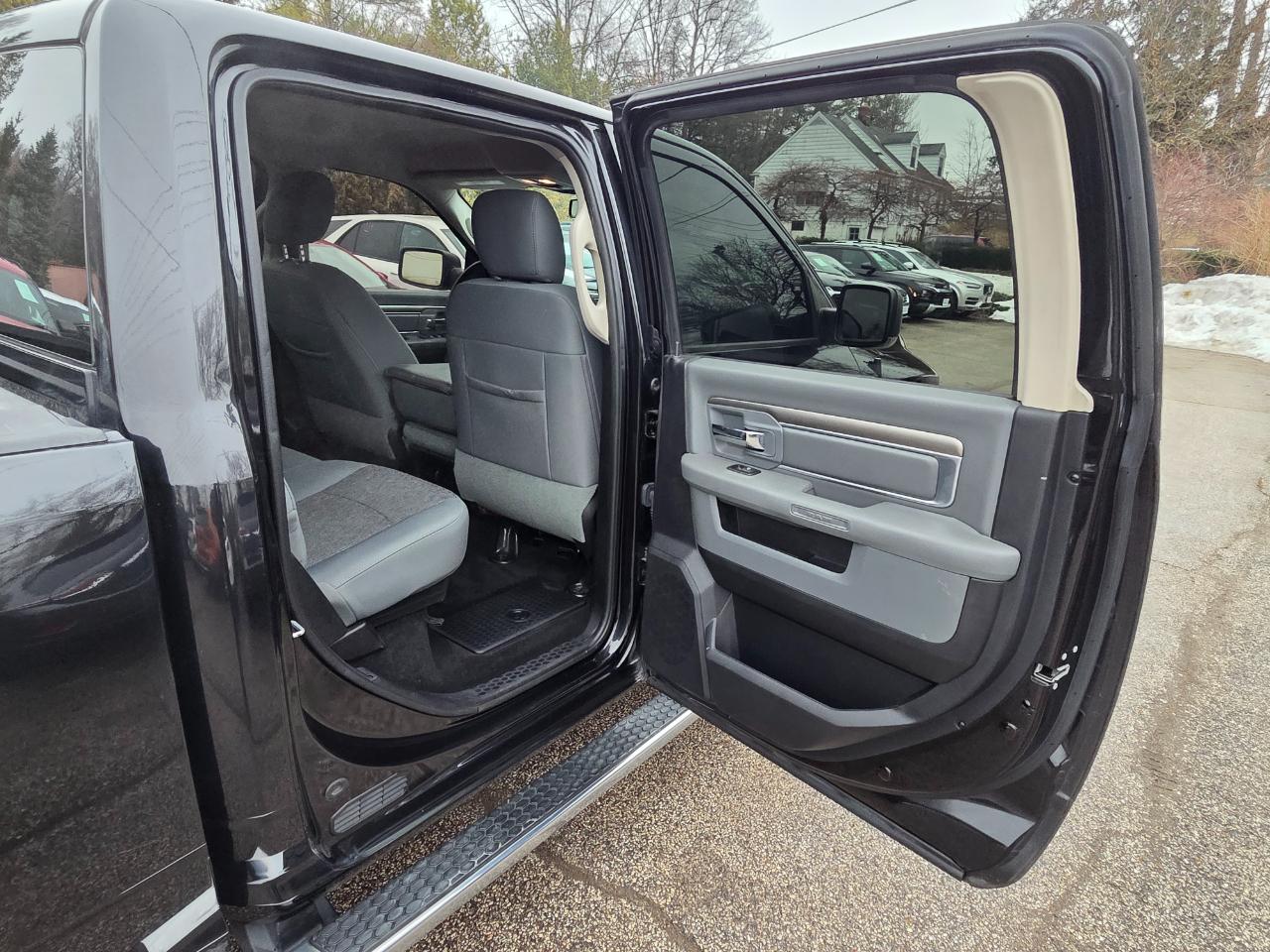 RAM 1500 SLT Crew Cab SWB 4WD 2016