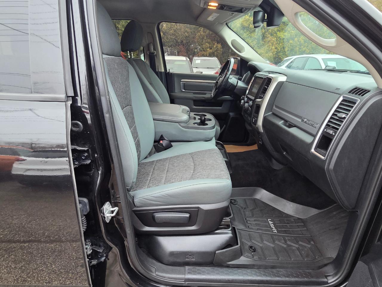 RAM 1500 SLT Crew Cab SWB 4WD 2016