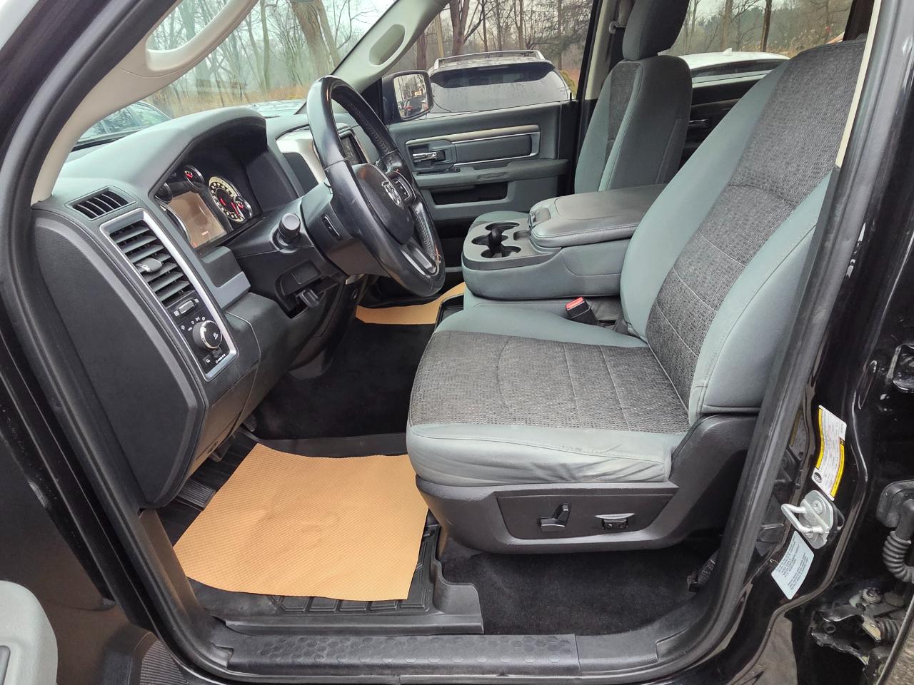 RAM 1500 SLT Crew Cab SWB 4WD 2016