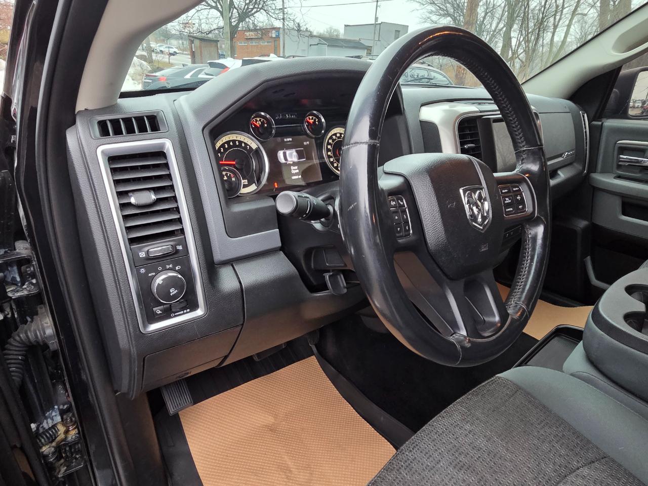 RAM 1500 SLT Crew Cab SWB 4WD 2016