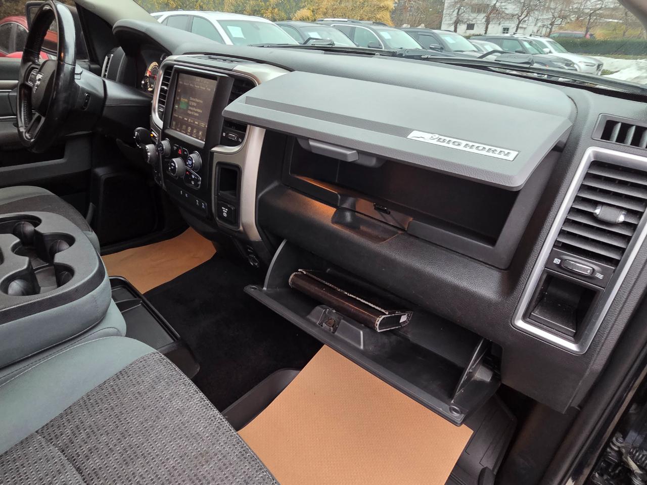 RAM 1500 SLT Crew Cab SWB 4WD 2016