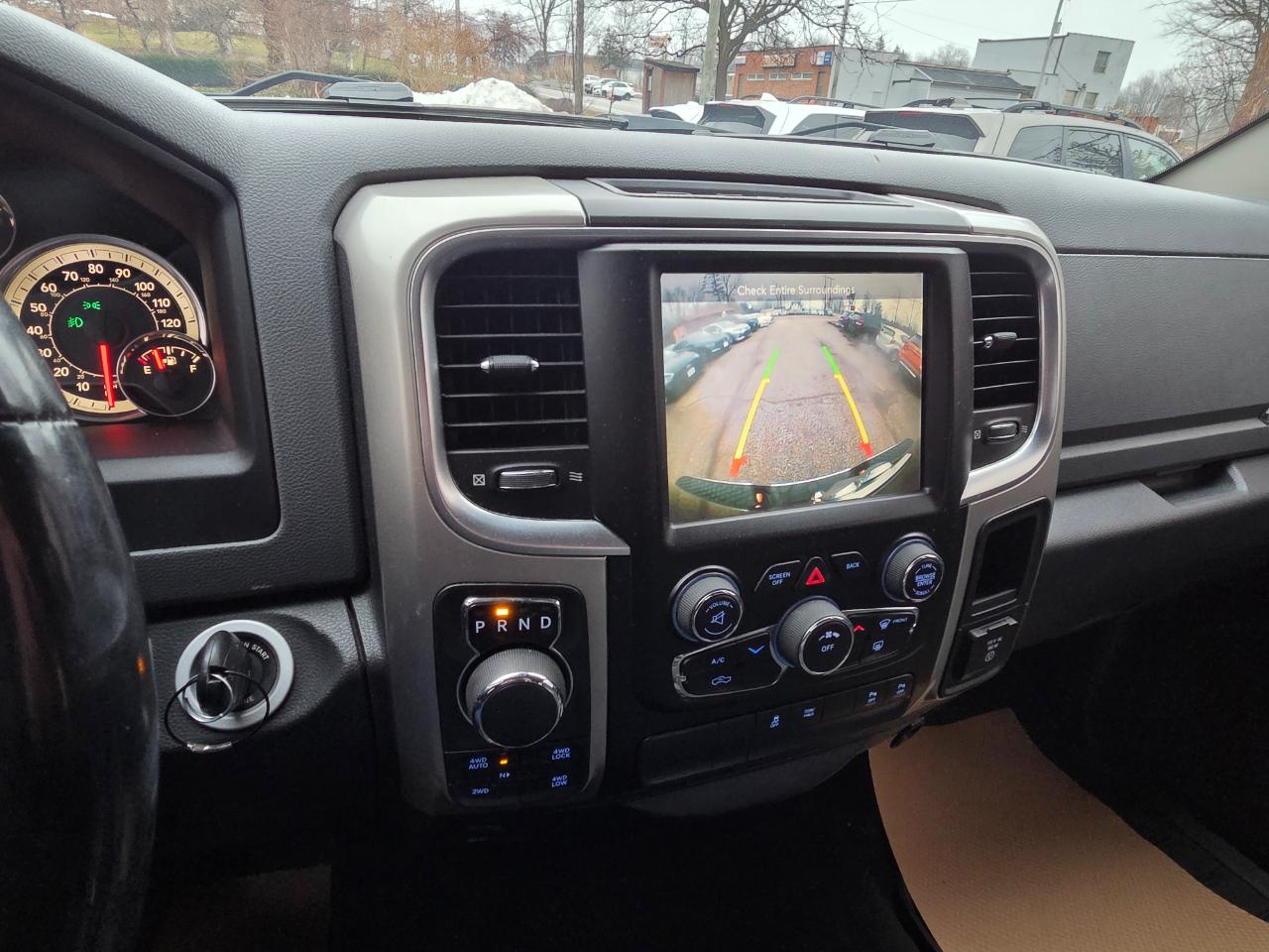 RAM 1500 SLT Crew Cab SWB 4WD 2016