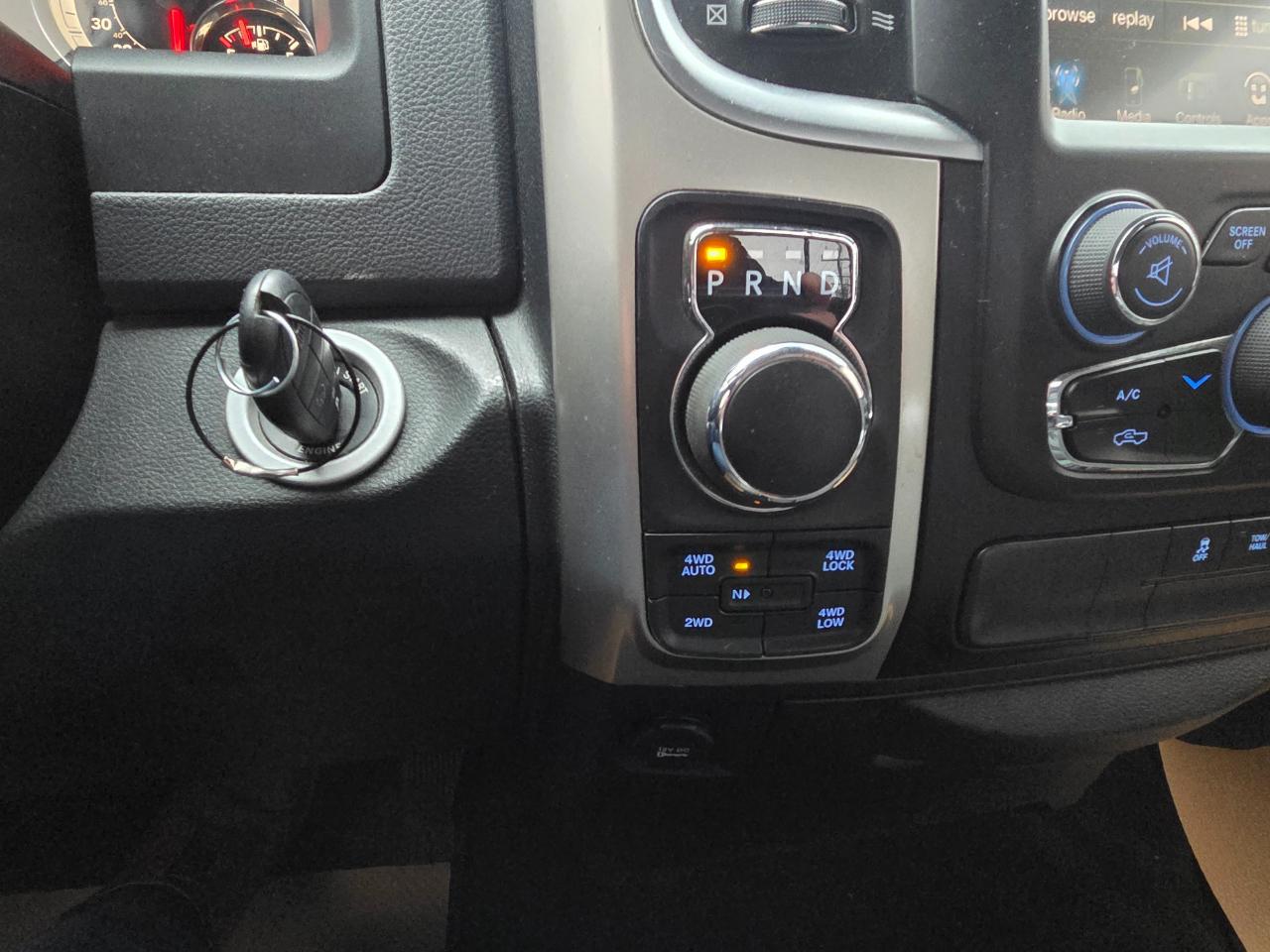 RAM 1500 SLT Crew Cab SWB 4WD 2016