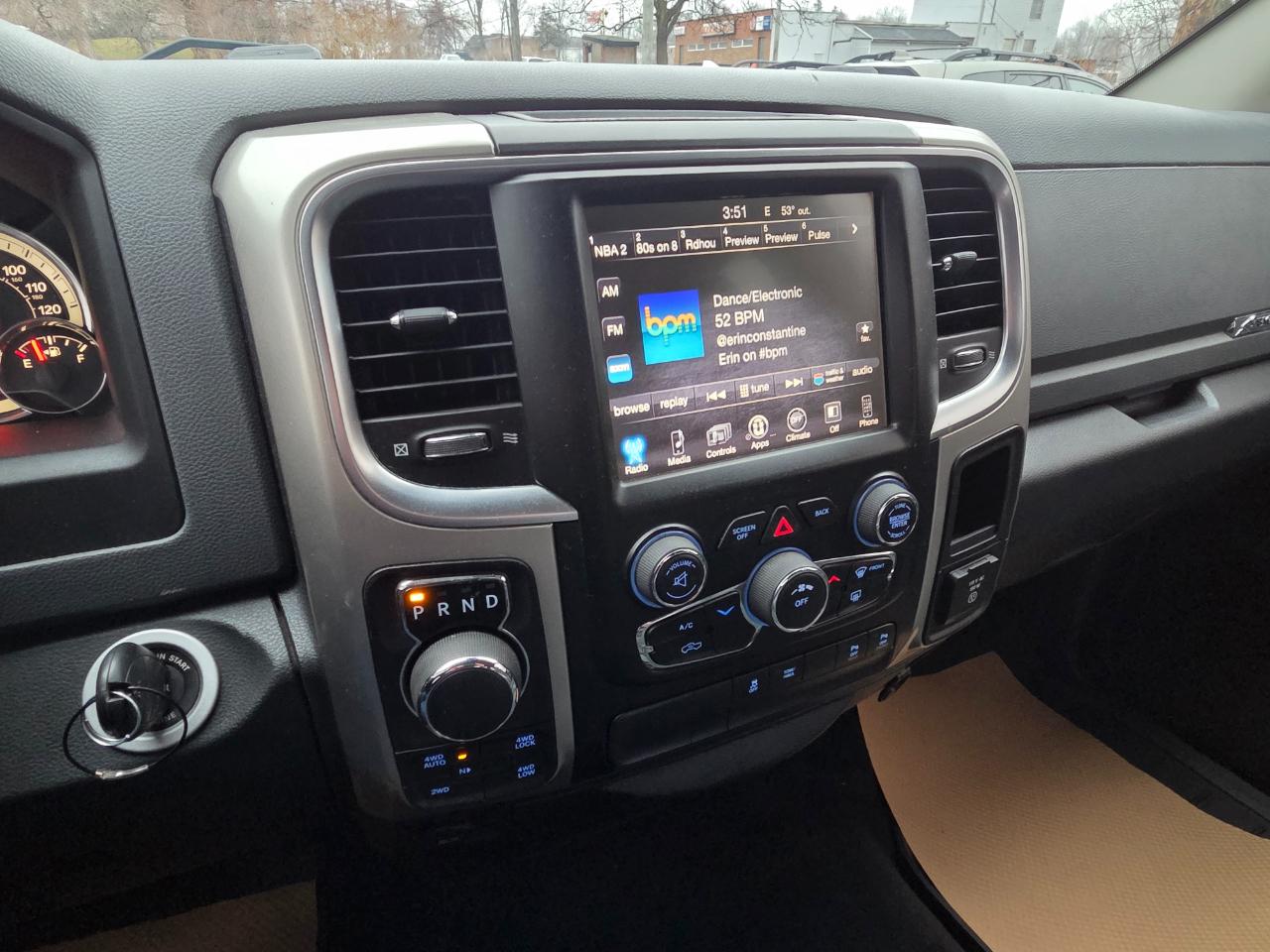 RAM 1500 SLT Crew Cab SWB 4WD 2016