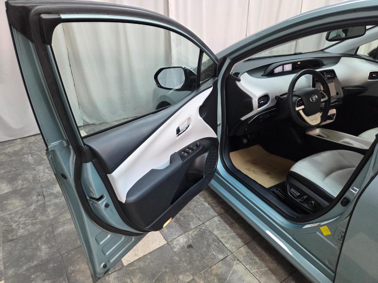 Toyota Prius Prius IV 2016