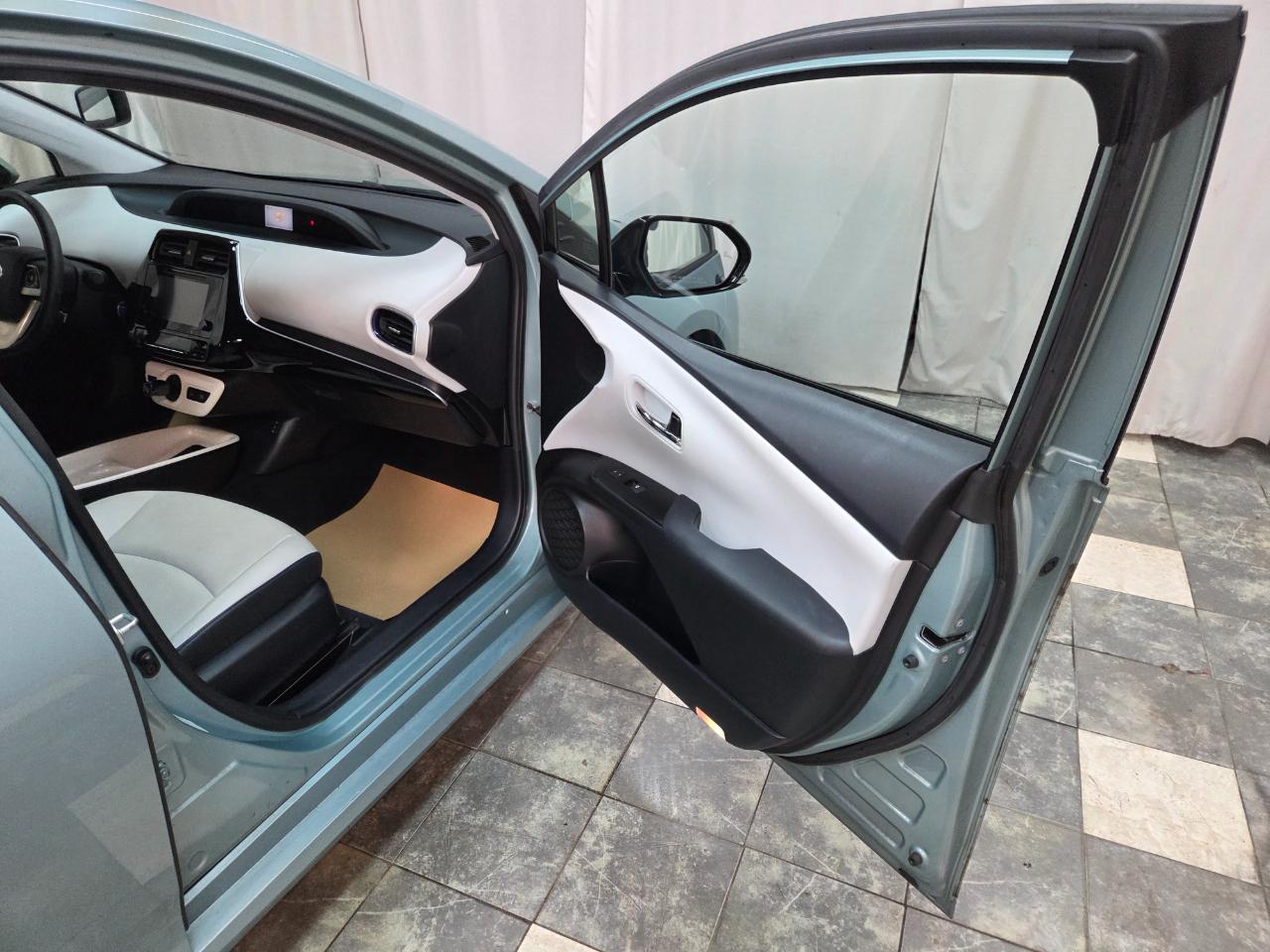 Toyota Prius Prius IV 2016