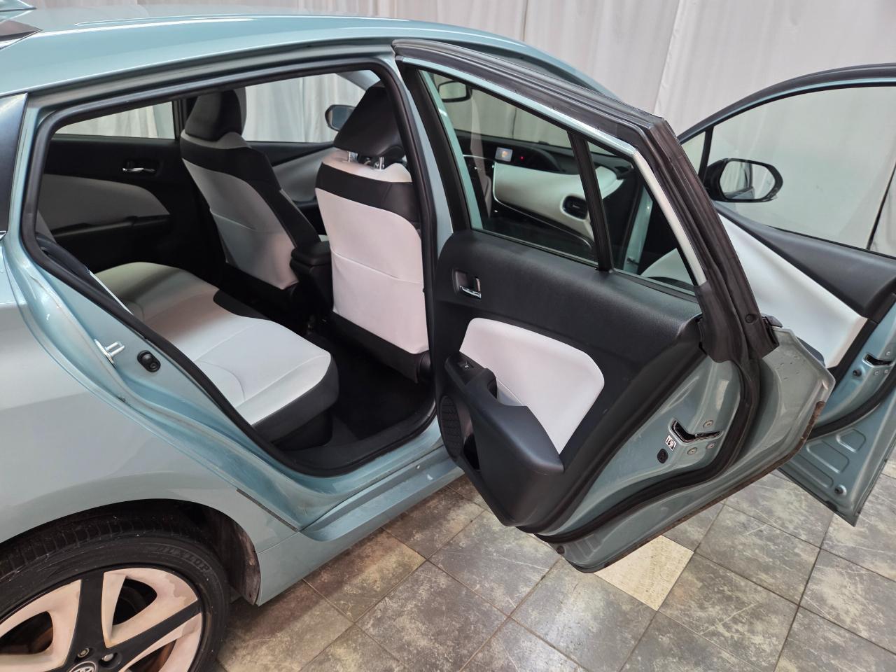 Toyota Prius Prius IV 2016