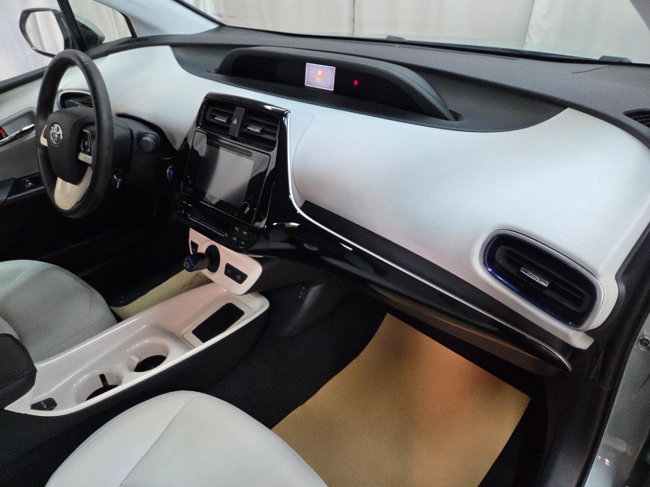 Toyota Prius Prius IV 2016