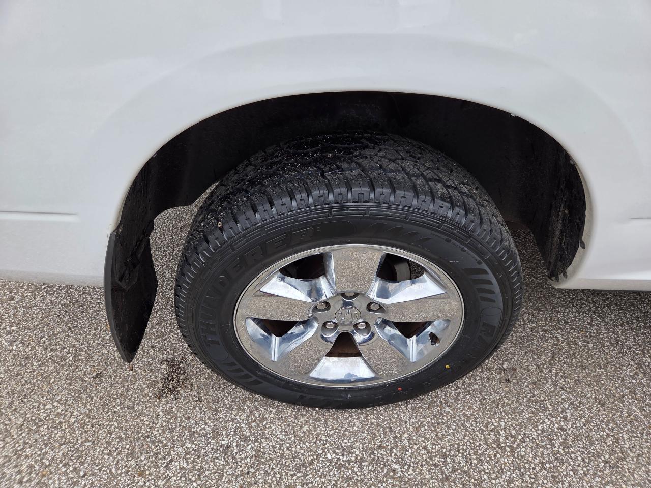 RAM 1500 Big Horn Crew Cab SWB 4WD 2014