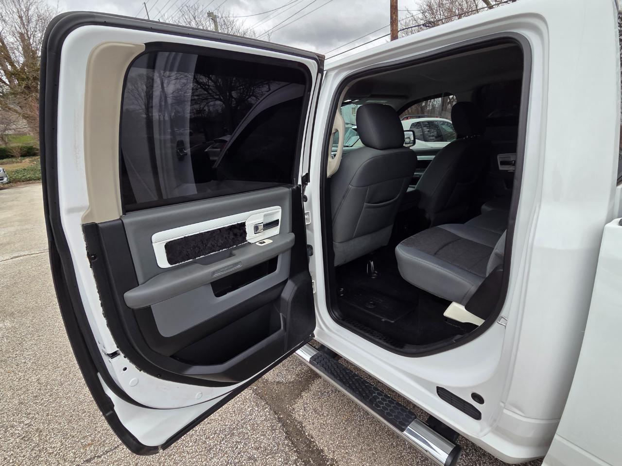 RAM 1500 Big Horn Crew Cab SWB 4WD 2014